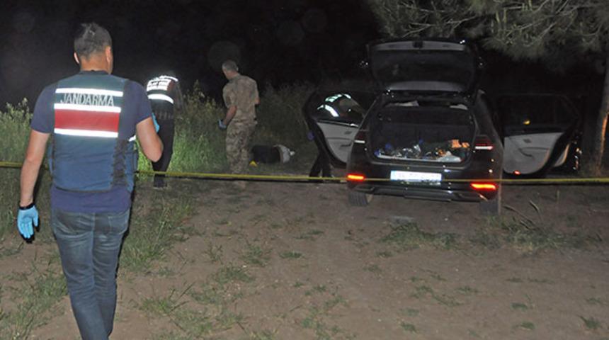 Sesin geldiği y&ouml;ne gidenler cesediyle karşılaştı!