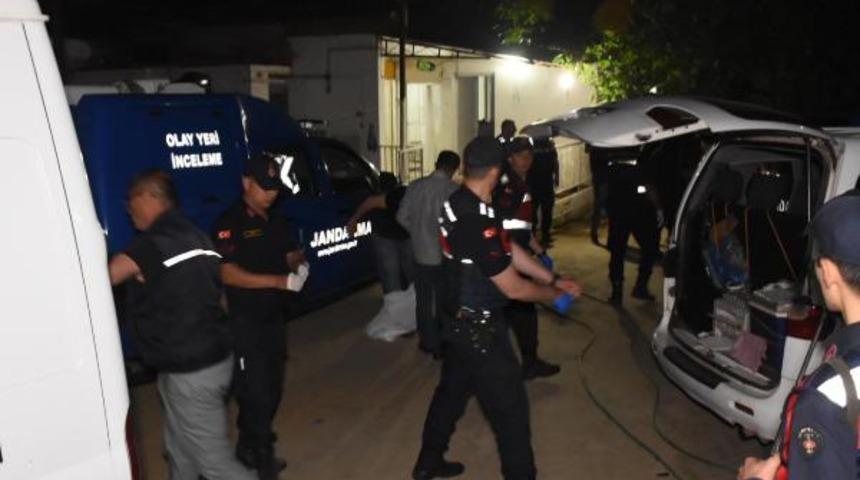 Av t&uuml;feğiyle birlikte yaşadığı kadını ve oğlunu &ouml;ld&uuml;r&uuml;p, intihara kalkıştı