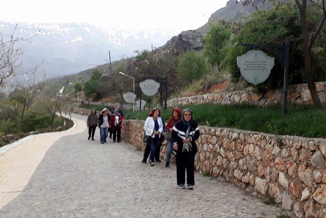 Gurbete gidenlere hasret manileri, il&ccedil;edeki tabelalarda 4