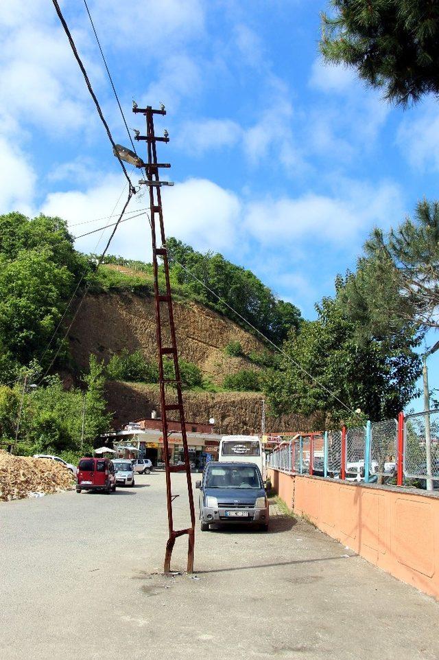 Elektrik direğine Karadeniz usulü çözüm