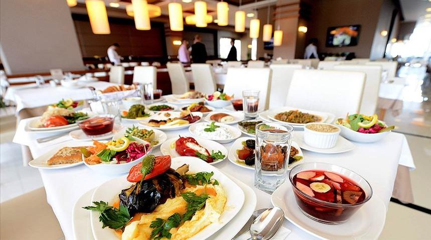 Turistler 9 ayda 5,1 milyar dolarlık yemek yedi
