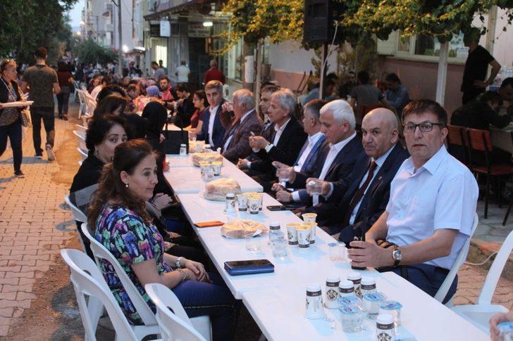 Vali Yazıcı Susurluk’ta vatandaşlarla iftarda buluştu G1