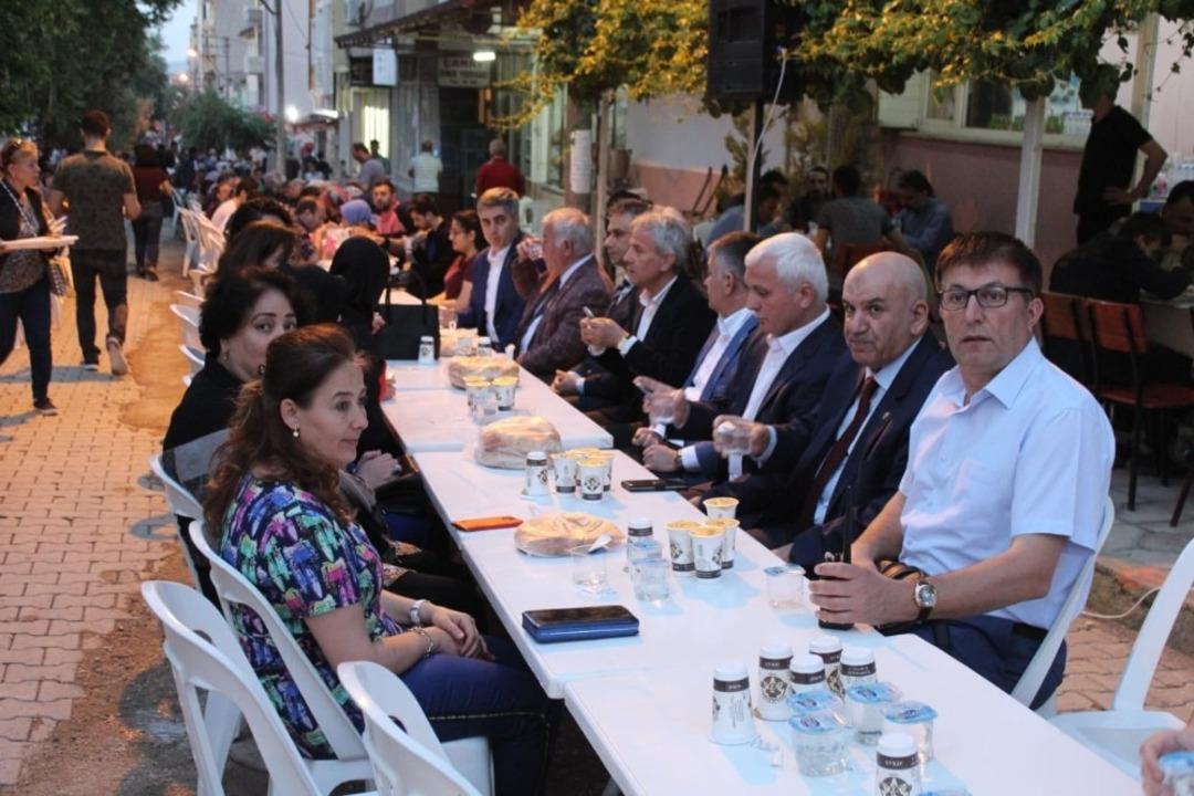 Vali Yazıcı Susurluk&rsquo;ta vatandaşlarla iftarda buluştu
