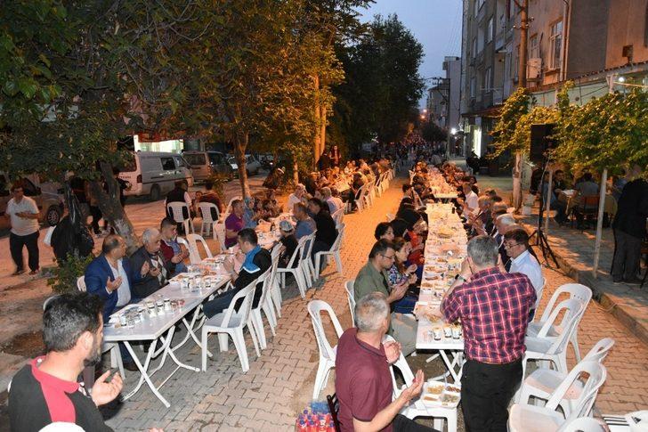 Vali Yazıcı Susurluk’ta vatandaşlarla iftarda buluştu G5