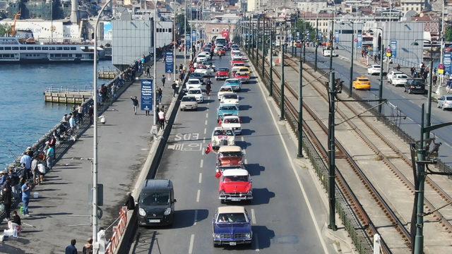 (Havadan fotoğraflarla) - Galata Köprüsü'nde 100 klasik otomobil ile 100. Yıl Konvoyu... 