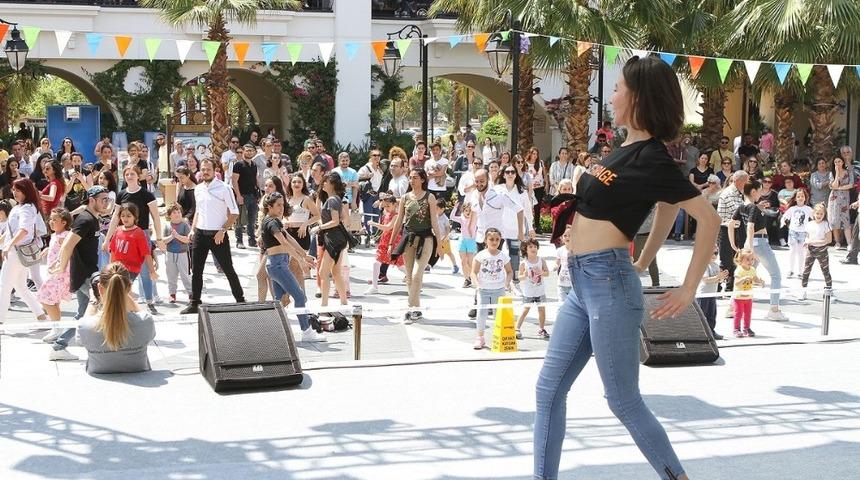 İzmir’de Dans Günleri etkileyici şovlarla başladı