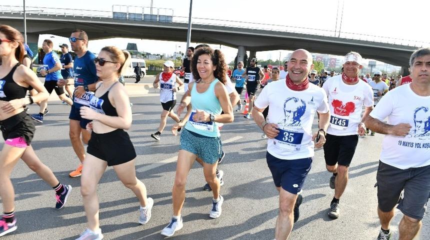 Binlerce gen&ccedil; y&uuml;rek "19 Mayıs" i&ccedil;in koştu