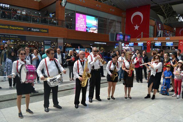 Sabiha Gökçen’de 19 Mayıs coşkusu