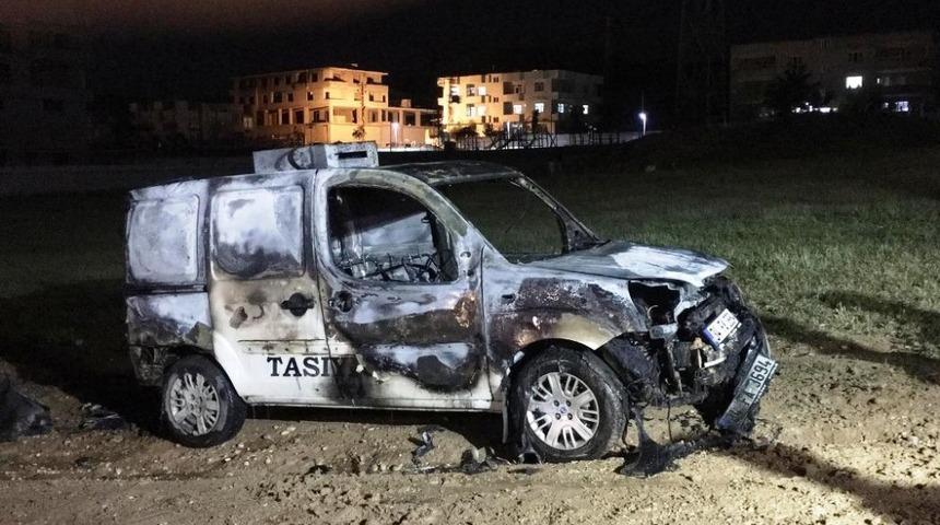 Cizre’de park halindeki araç yandı