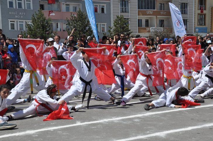 Kars’ta 19 Mayıs coşkuyla kulandı G5