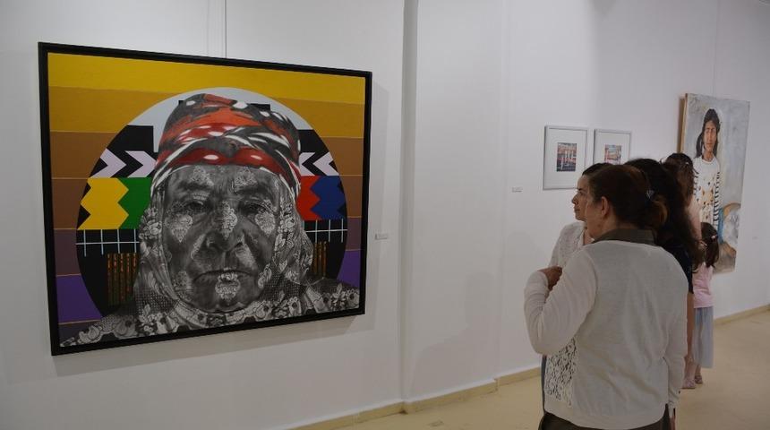 &Ouml;ğrencilerinin eserleri sanat severlerle buluşuyor