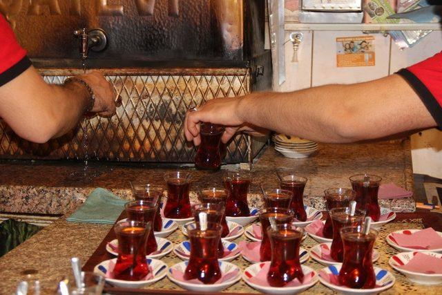 Konya’da iftardan sonra közde çay gelenek haline geldi