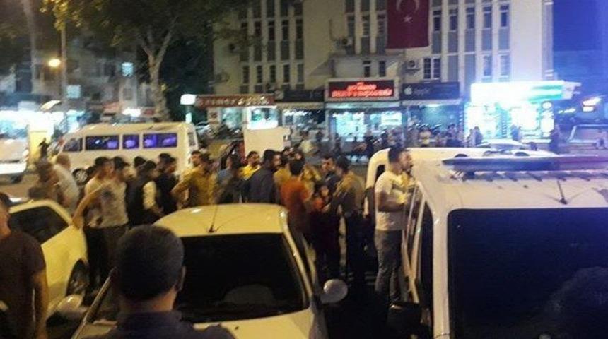 Gen&ccedil;lerin kavgasını bek&ccedil;iler engelledi