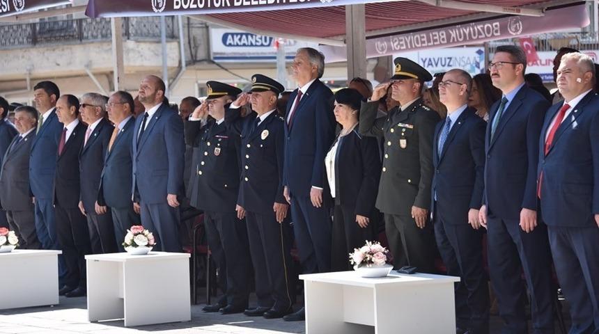 19 Mayıs Atat&uuml;rk&rsquo;&uuml; Anma Gen&ccedil;lik ve Spor Bayramı 100. yılında coşkuyla kutlandı