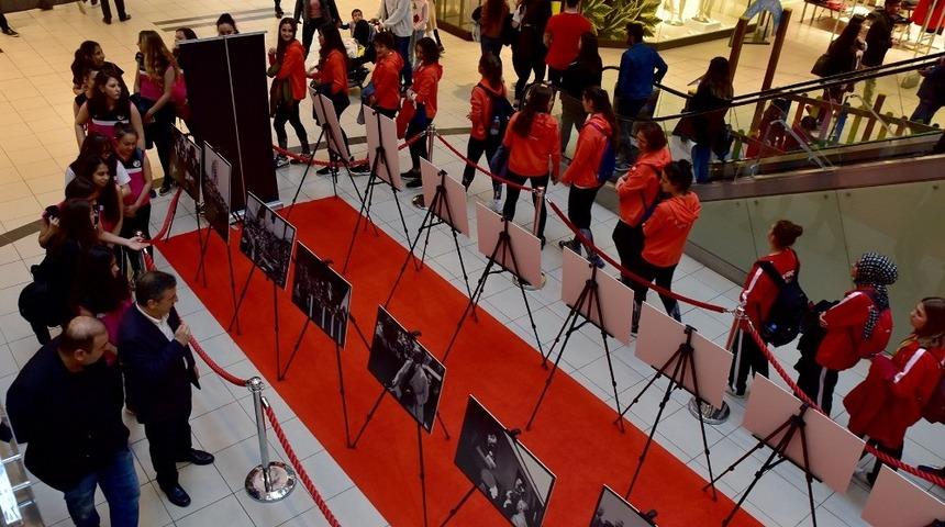 Fotoğraflar ile Mustafa Kemal Atat&uuml;rk sergisi