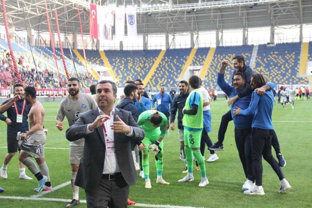 Adana Demirspor&rsquo;da play-off sevinci ağlattı