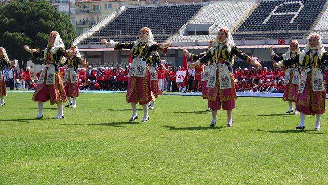 Ege'de, 19 Mayıs coşkusu