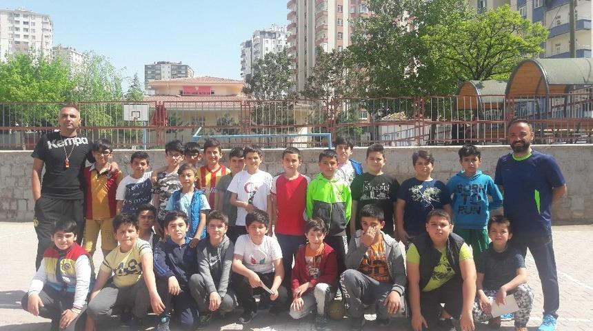 Sahra Galip &Ouml;zsan Ortaokulu&rsquo;ndan Hentbolde B&uuml;y&uuml;k Yatırım