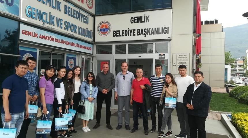 Kazakistanlı Gen&ccedil;ler Gemlik&rsquo;i &ccedil;ok sevdi
