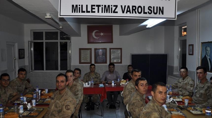 Kaymakam Şahin Mehmet&ccedil;ikle iftarda bir araya geldi