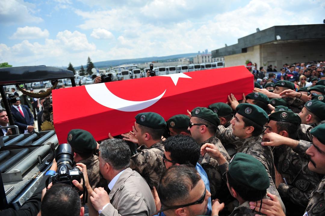 Şanlıurfa'da şehit olan komiser yardımcısı Ş&uuml;kr&uuml; Can Kayadibi son yolculuğuna uğurlandı