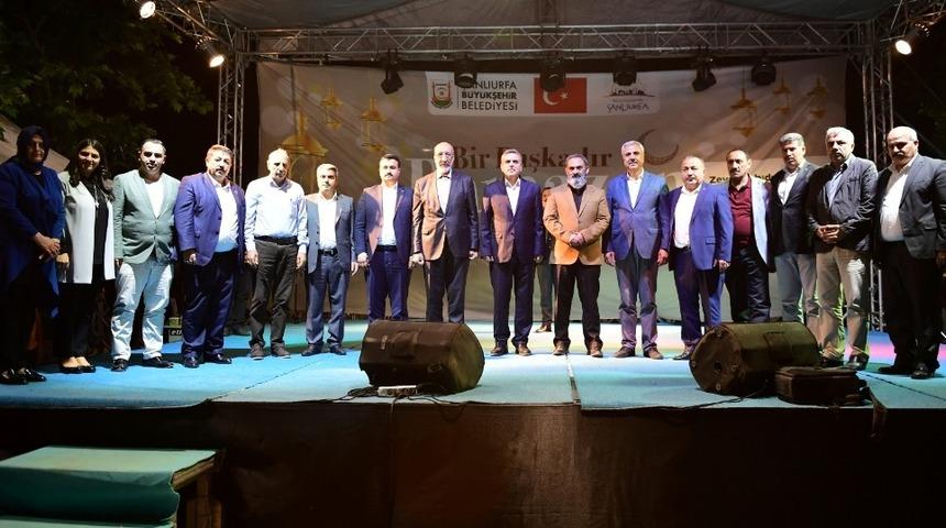 Dursun Ali Erzincanlı şiirler ile duygulandırdı