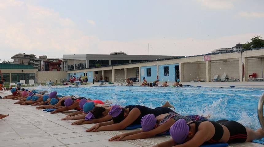 Yunusemre Belediyesi yüzme kursu düzenleyecek