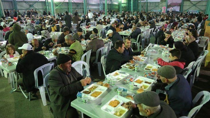 Odunpazarı’nın iftar programında 3 bin kişi oruç açtı G1