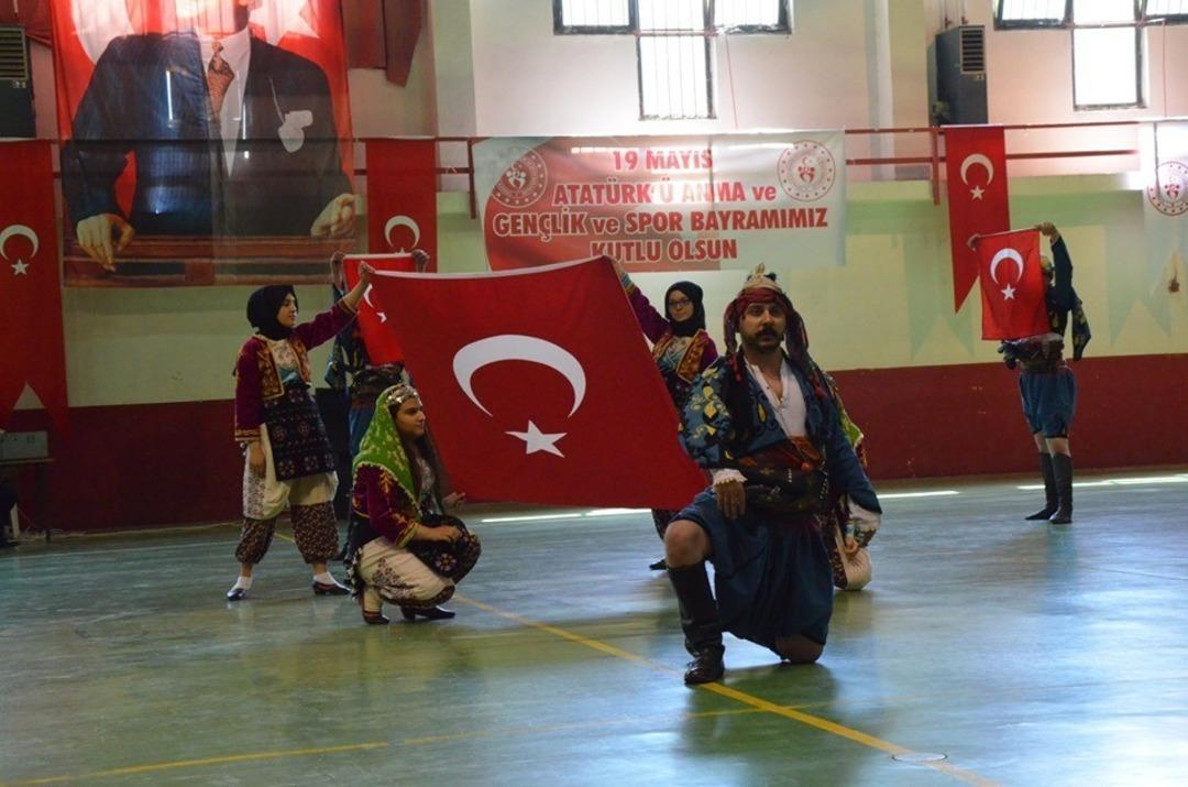 Emet&rsquo;te 19 Mayıs Atat&uuml;rk&rsquo;&uuml; Anma, Gen&ccedil;lik ve Spor Bayramı coşkusu