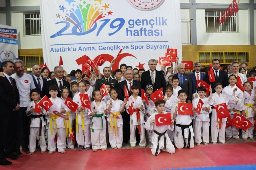 19 Mayıs Sakarya&rsquo;da coşkuyla kutlandı