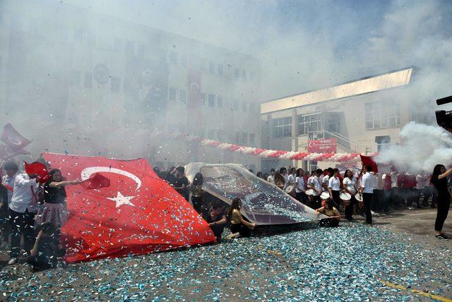 Karşıyaka'daki 19 Mayıs kutlamasında, ilçe başkanları arasında tartışma