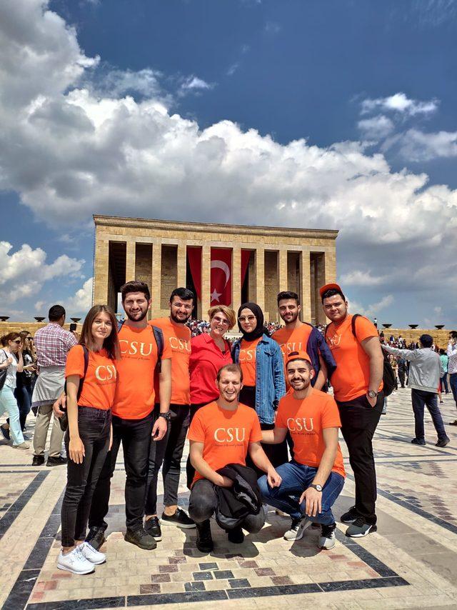 Kıbrıs İlim Üniversitesi öğrencileri 100. yıl kutlamaları için Ankara'da