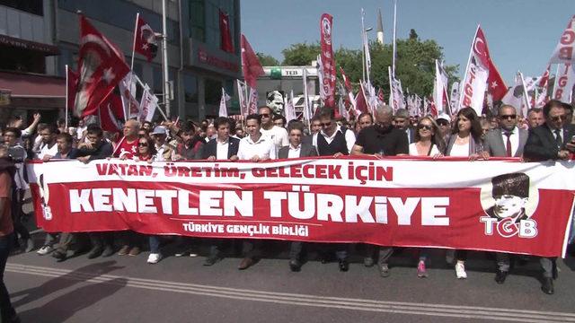 Beşiktaş'ta TGB üyelerinin 19 Mayıs yürüyüşü