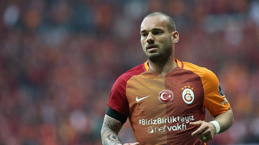 Wesley Sneijder uçağı kaçırdığı için İstanbul'a gelemeyecek