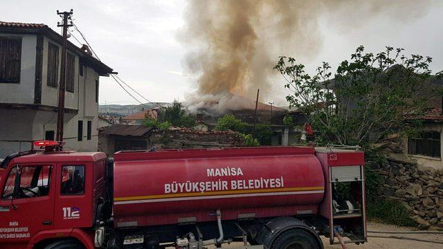 İki gün arayla çıkan yangın evi kullanılmaz hale getirdi