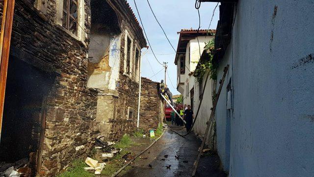 İki gün arayla çıkan yangın evi kullanılmaz hale getirdi