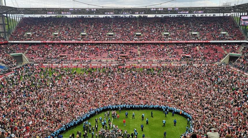 K&ouml;ln ve Paderborn, Bundesliga'ya y&uuml;kseldi