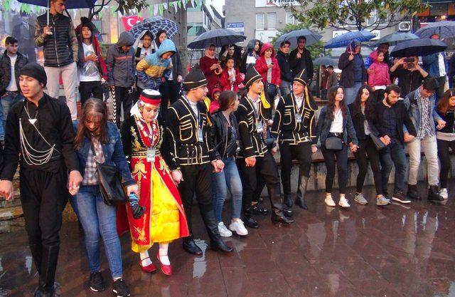 Atabarı Giresun’da yağmur altında oynandı