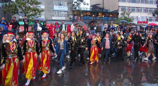 Atabarı Giresun’da yağmur altında oynandı