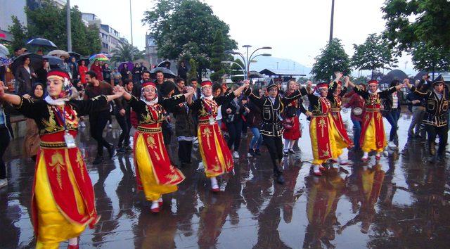 Atabarı Giresun’da yağmur altında oynandı