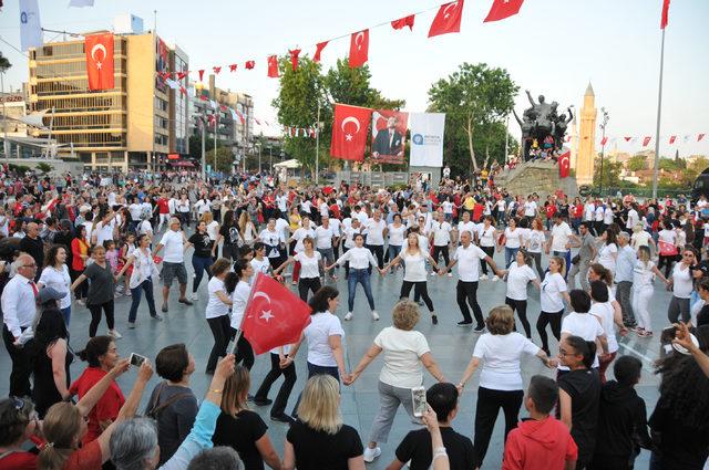 Antalya’da 300 kişi ‘Atabarı’ oynadı