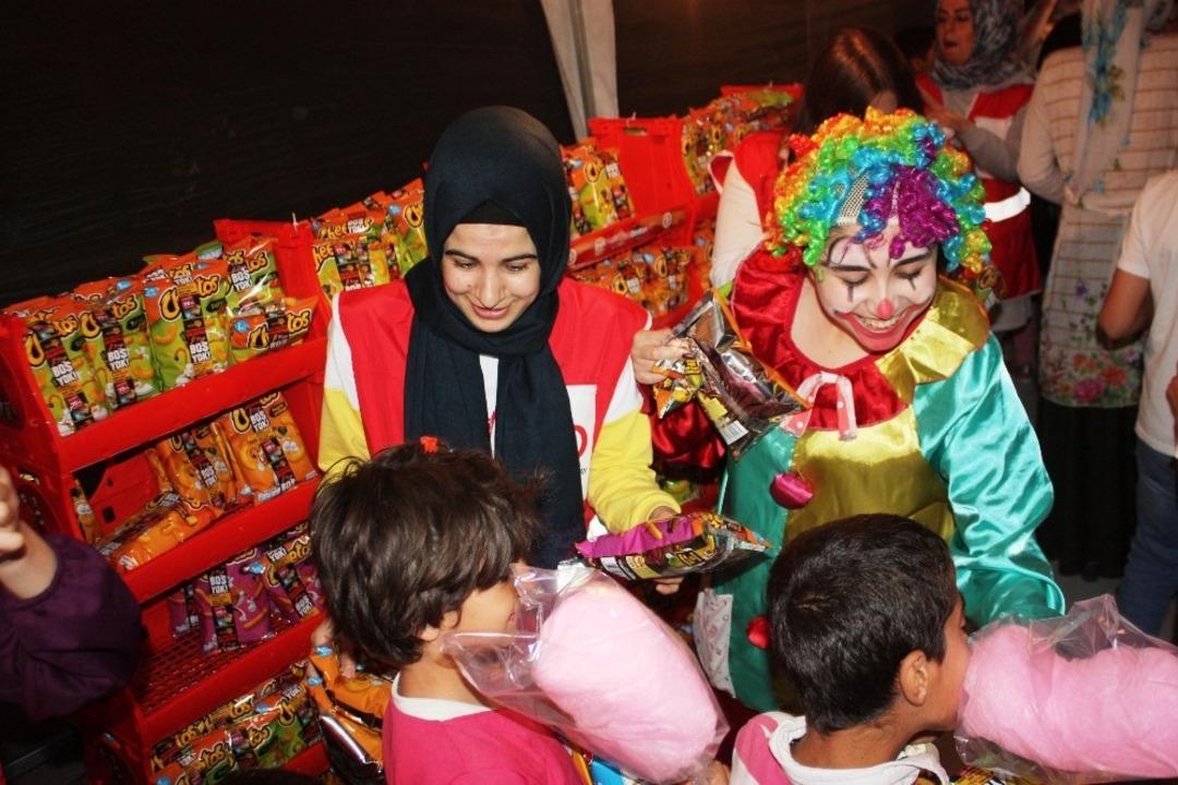 Diyarbakır&rsquo;da yetim &ccedil;ocuklara sınırsız ikram