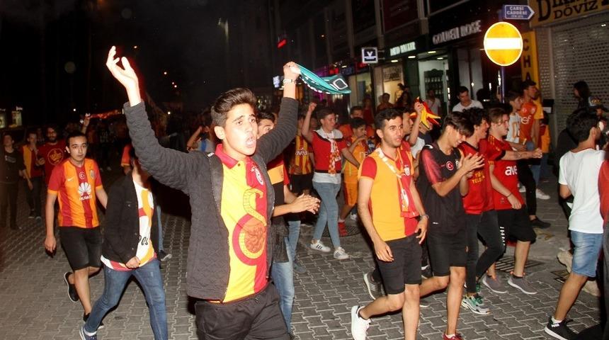 Fethiye’de binlerce kişi sokaklara döküldü