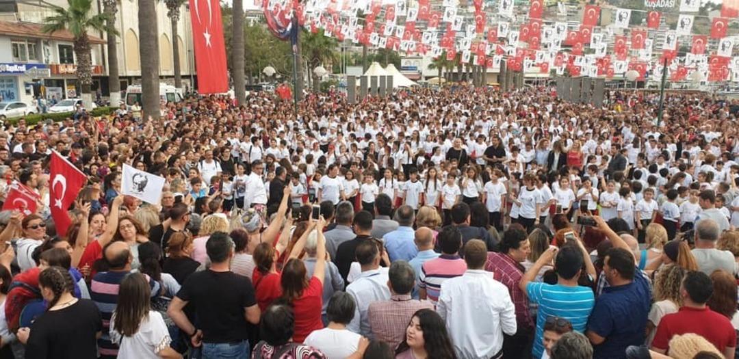 Kuşadası&rsquo;nda &rsquo;D&uuml;nya Atabarı oynuyor&rsquo; etkinliği