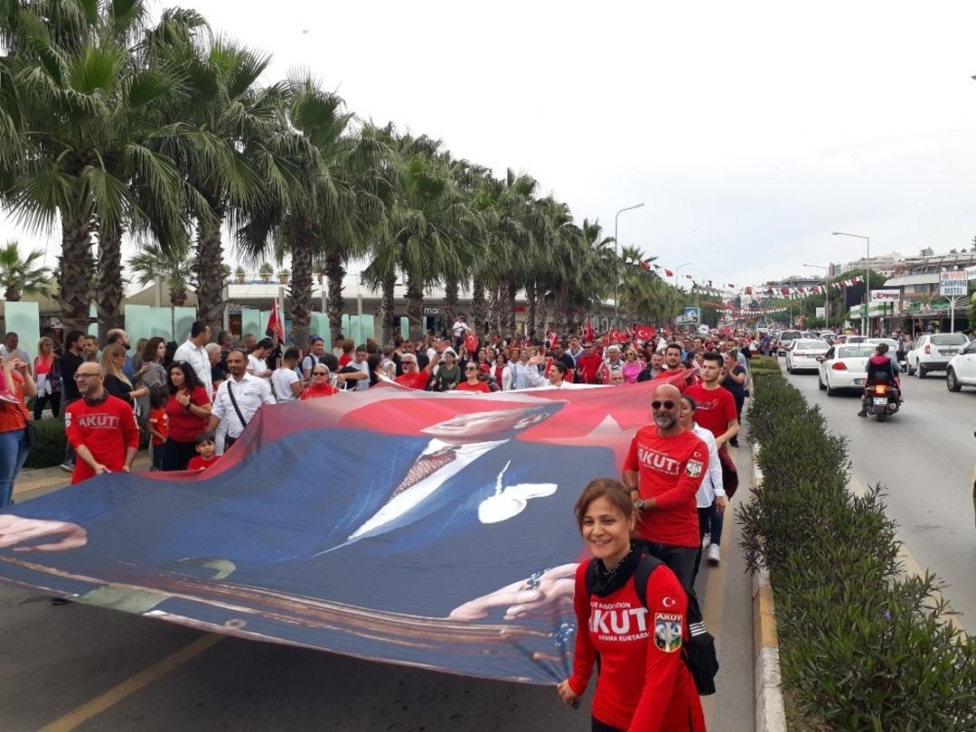 Kuşadası&rsquo;nda &rsquo;Gen&ccedil;lik Y&uuml;r&uuml;y&uuml;ş&uuml;&rsquo; ger&ccedil;ekleştirildi
