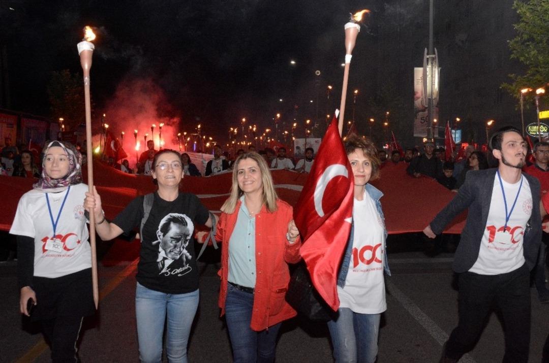 Elazığ&rsquo;da  "Fener Alayı ve Gen&ccedil;lik Y&uuml;r&uuml;y&uuml;ş&uuml;"