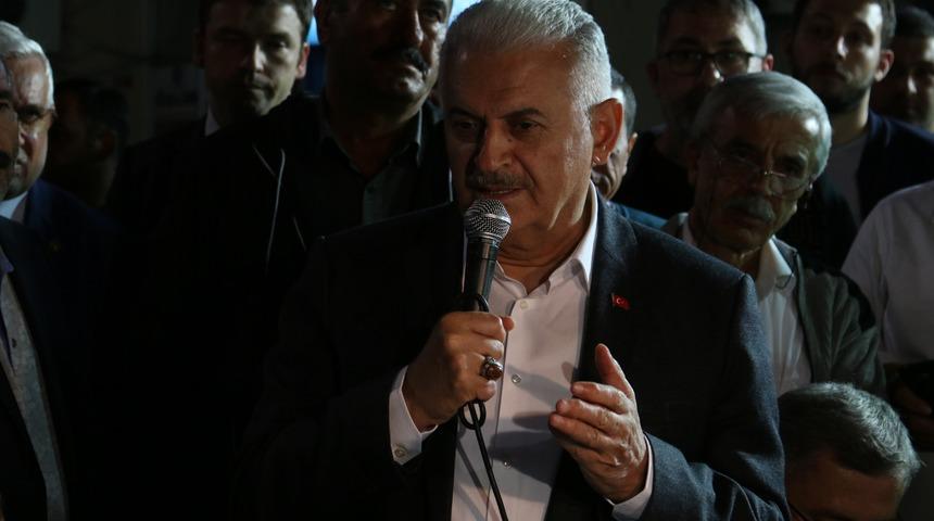 Binali Yıldırım: Yolları böleriz Türkiye’yi böldürmeyiz