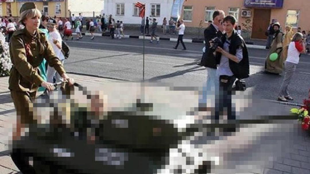 Rus kadın askerin fotoğrafı tartışma yarattı