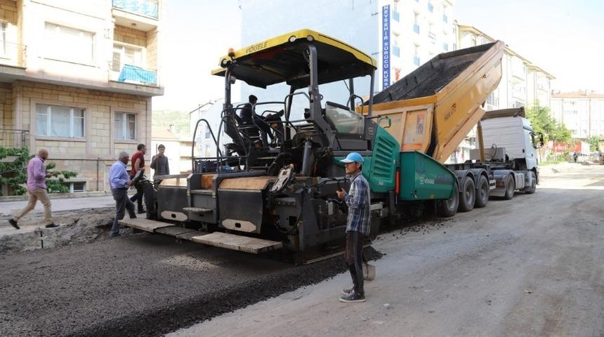 Lale Caddesinde sıcak asfalt &ccedil;alışmalarına başlandı