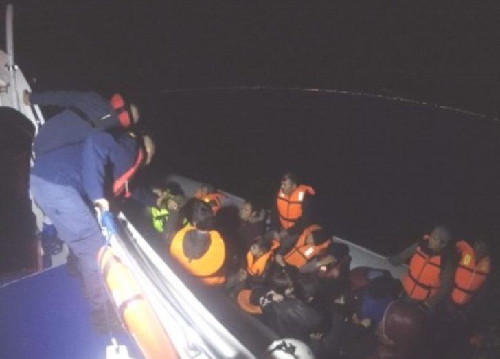 Çanakkale'de lastik botta 34 kaçak göçmen yakalandı